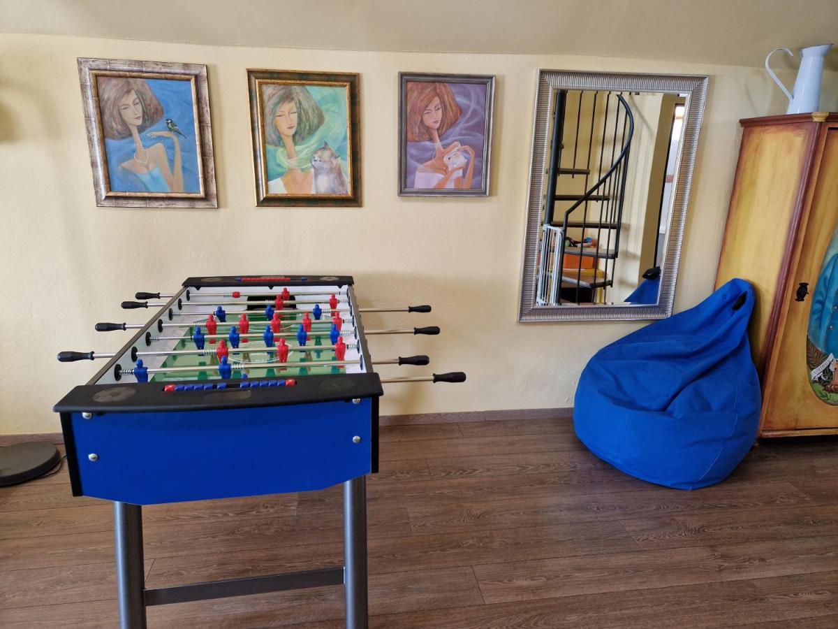 Amazing 5 Bedroom House Krumlov 82 - 4 Min Walk To Main Square เชสกี้ครุมลอฟ ภายนอก รูปภาพ