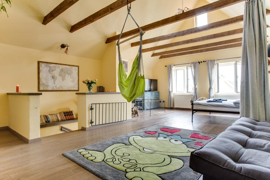 Amazing 5 Bedroom House Krumlov 82 - 4 Min Walk To Main Square เชสกี้ครุมลอฟ ภายนอก รูปภาพ