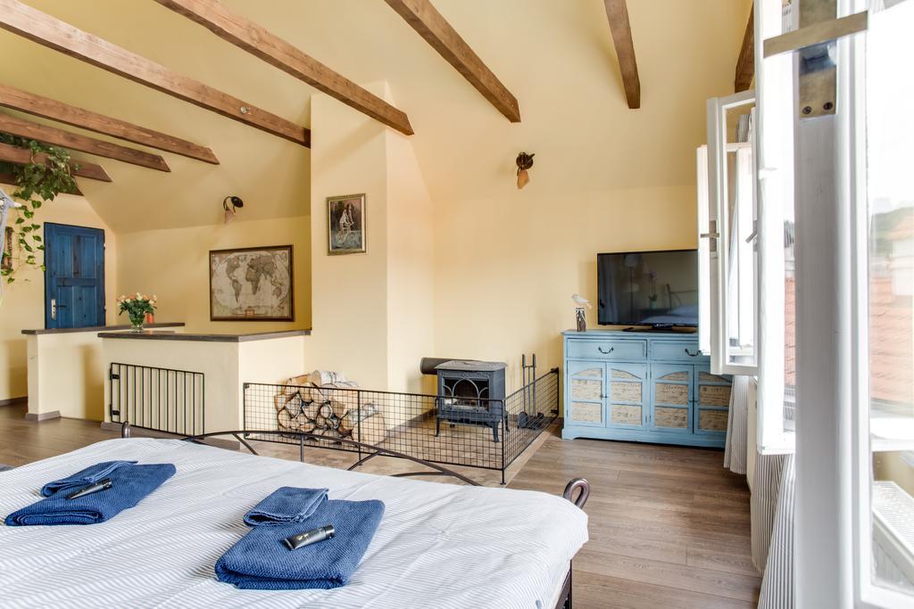 Amazing 5 Bedroom House Krumlov 82 - 4 Min Walk To Main Square เชสกี้ครุมลอฟ ภายนอก รูปภาพ