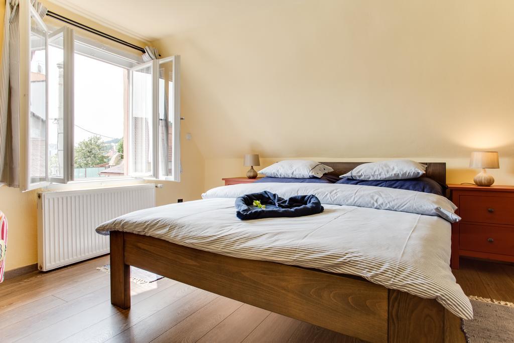 Amazing 5 Bedroom House Krumlov 82 - 4 Min Walk To Main Square เชสกี้ครุมลอฟ ภายนอก รูปภาพ