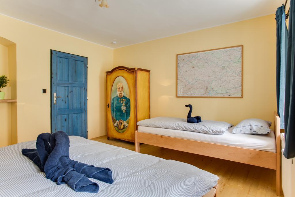 Amazing 5 Bedroom House Krumlov 82 - 4 Min Walk To Main Square เชสกี้ครุมลอฟ ภายนอก รูปภาพ