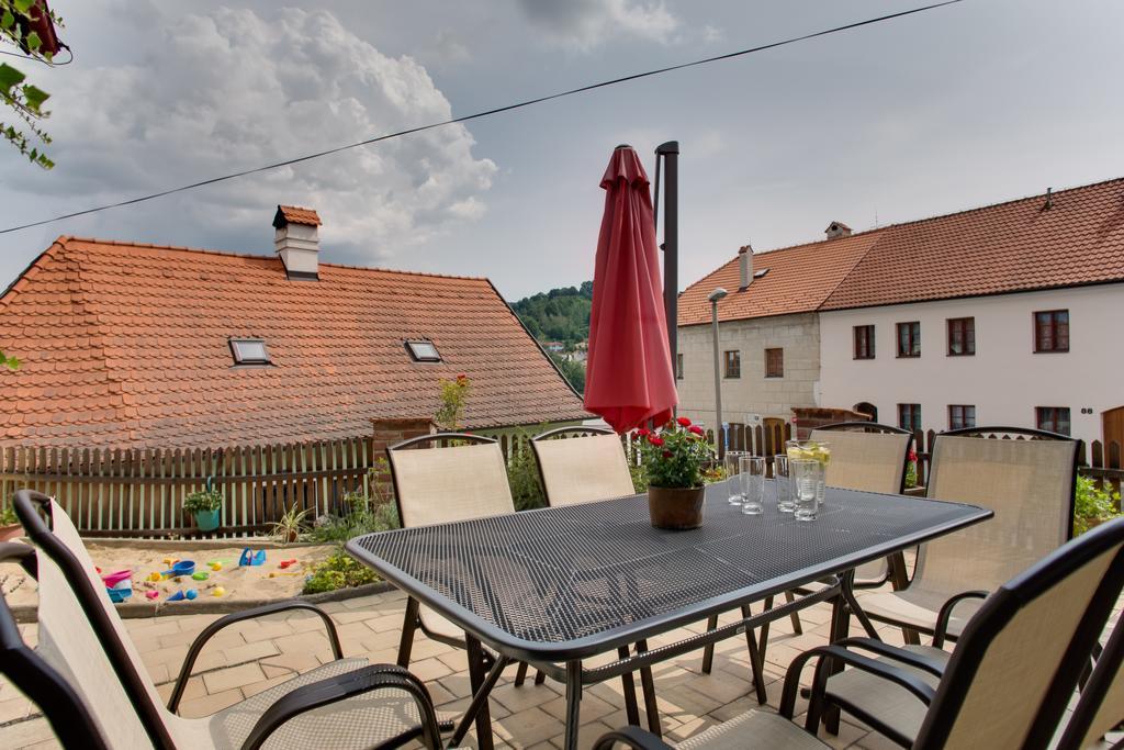 Amazing 5 Bedroom House Krumlov 82 - 4 Min Walk To Main Square เชสกี้ครุมลอฟ ภายนอก รูปภาพ