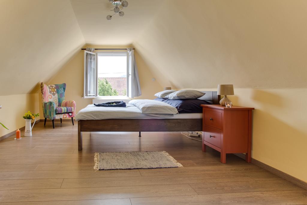 Amazing 5 Bedroom House Krumlov 82 - 4 Min Walk To Main Square เชสกี้ครุมลอฟ ภายนอก รูปภาพ