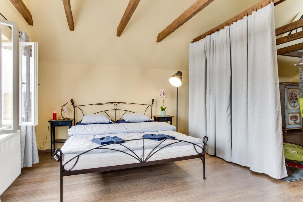Amazing 5 Bedroom House Krumlov 82 - 4 Min Walk To Main Square เชสกี้ครุมลอฟ ภายนอก รูปภาพ