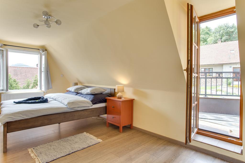 Amazing 5 Bedroom House Krumlov 82 - 4 Min Walk To Main Square เชสกี้ครุมลอฟ ภายนอก รูปภาพ