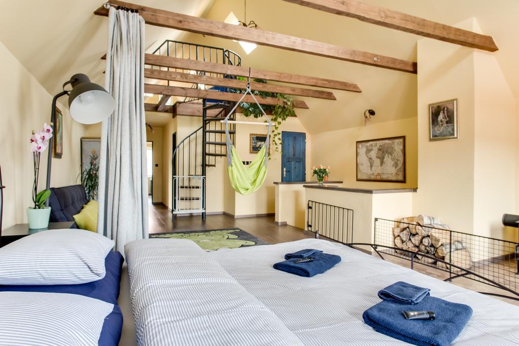 Amazing 5 Bedroom House Krumlov 82 - 4 Min Walk To Main Square เชสกี้ครุมลอฟ ภายนอก รูปภาพ